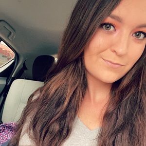 Meet your Posher, Caitlyn